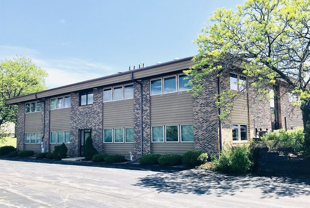 1285 Sunnyridge Road, Pewaukee, Wisconsin 53072